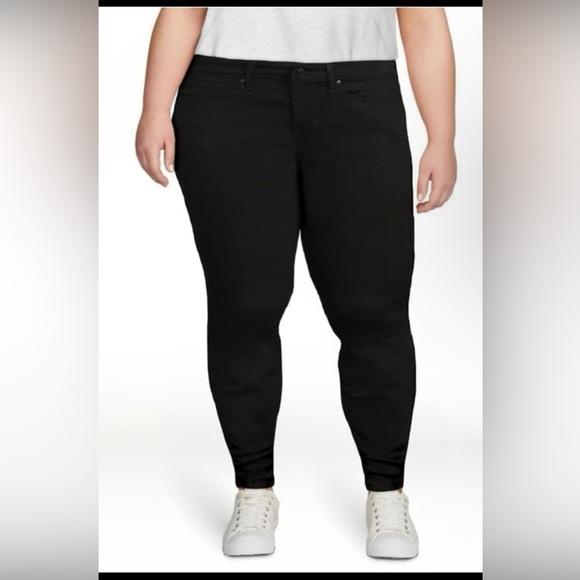 NWT Signature Levi’s Women's Black Jeggings size 37 - Picture 1 of 1